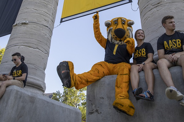 Truman and students at Tiger Walk